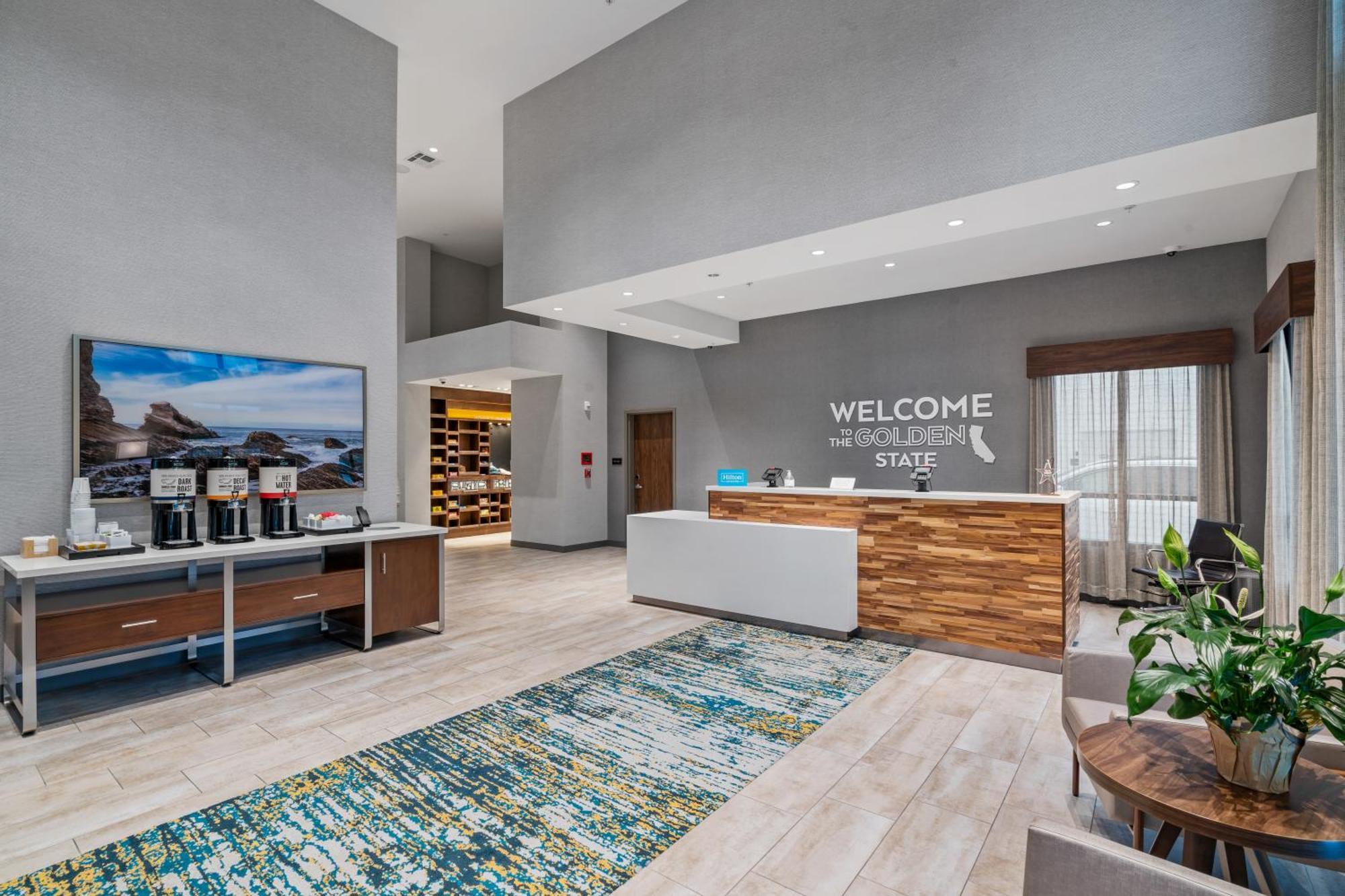 Hotel Hampton 3*